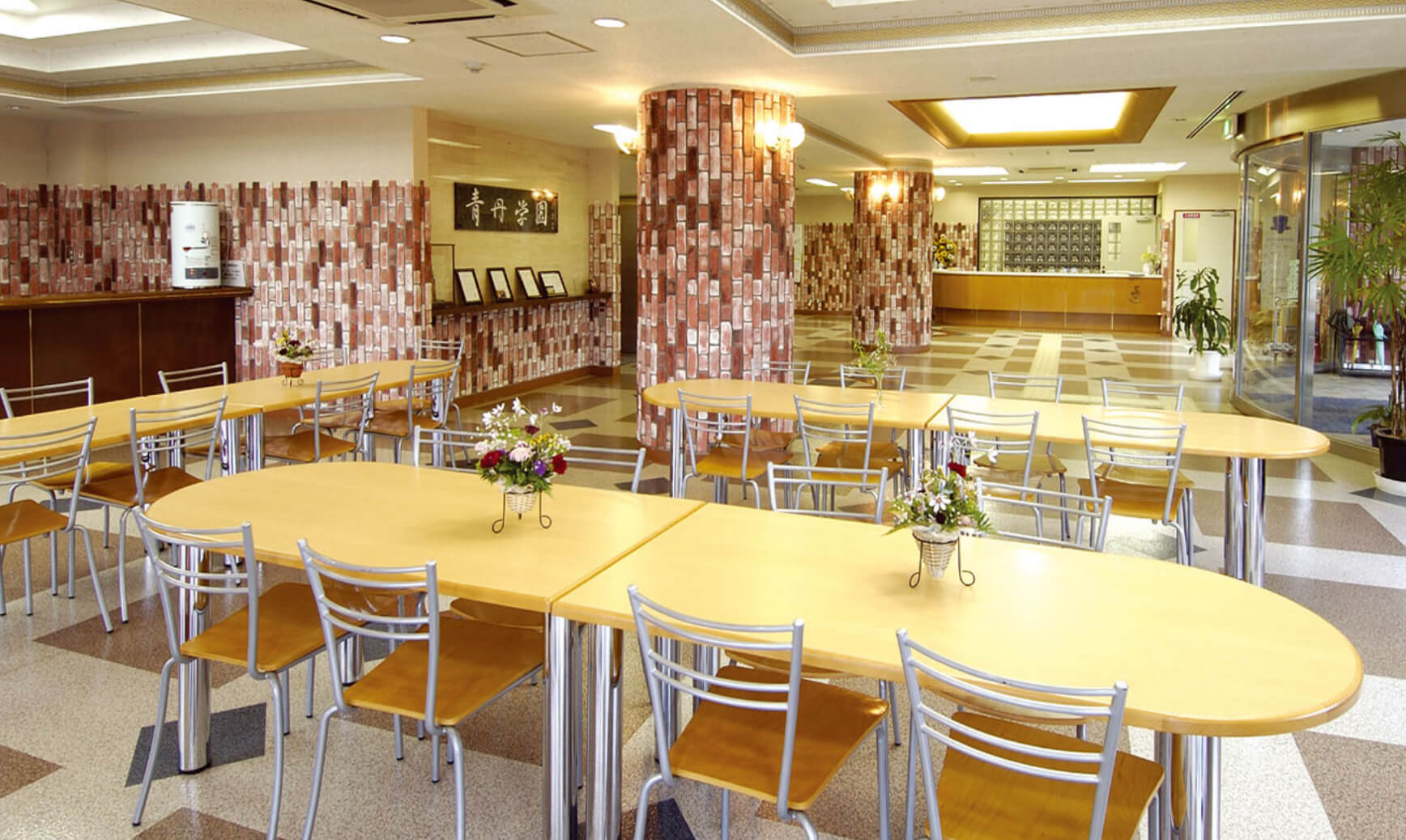 本館 1F 玄関ロビー