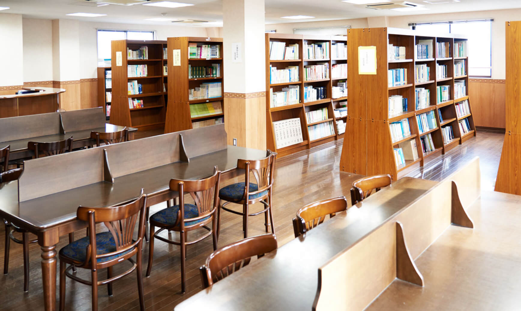 本館 7F 図書室