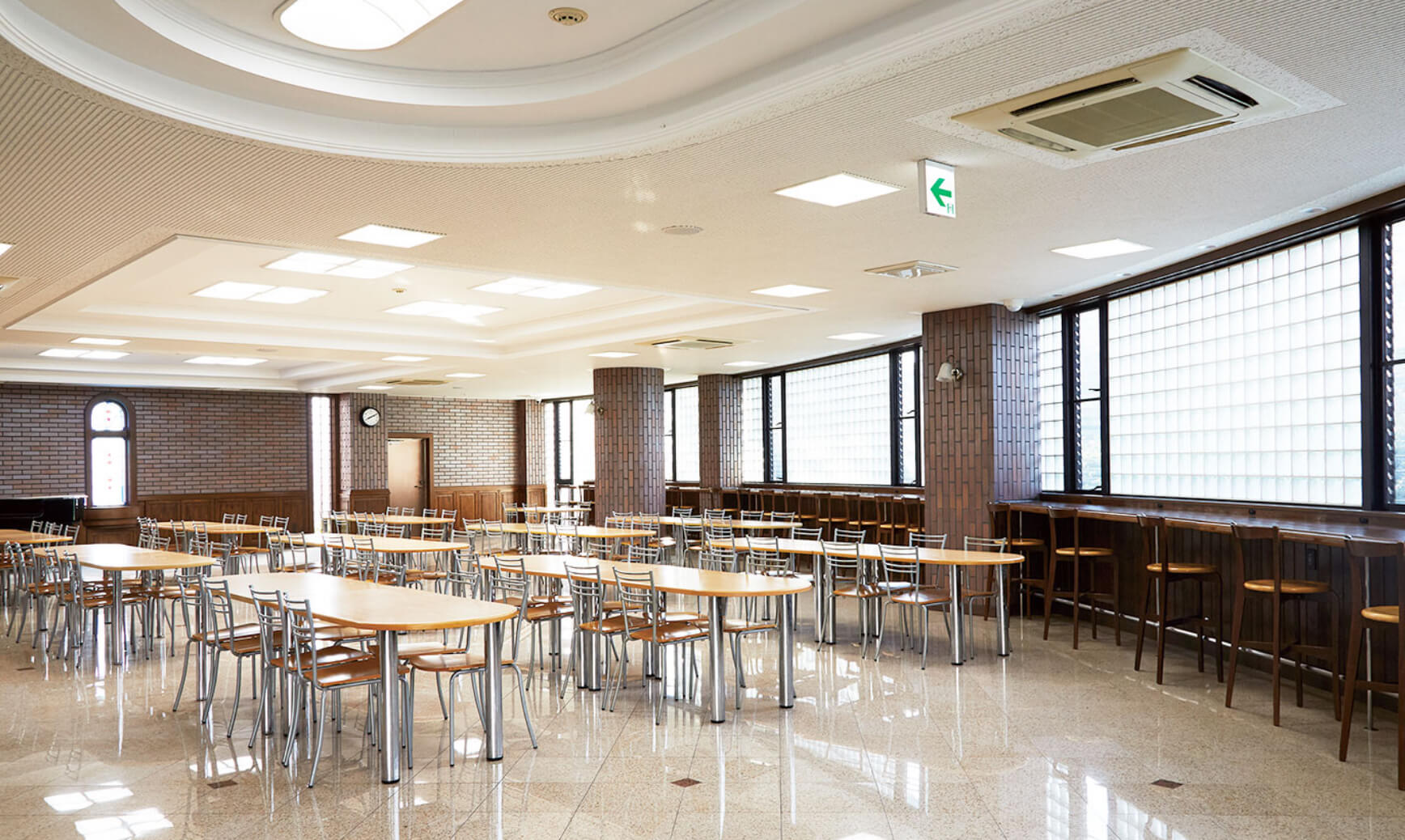 南館 1F 学生ホール