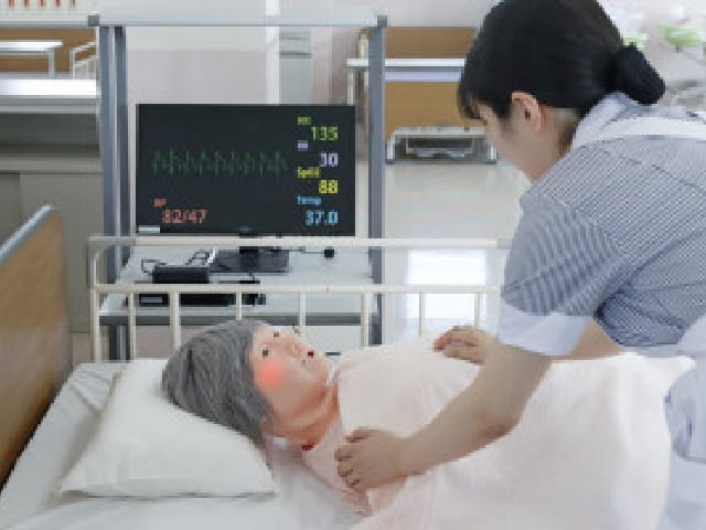 最新のシミュレーション人形、看護学科